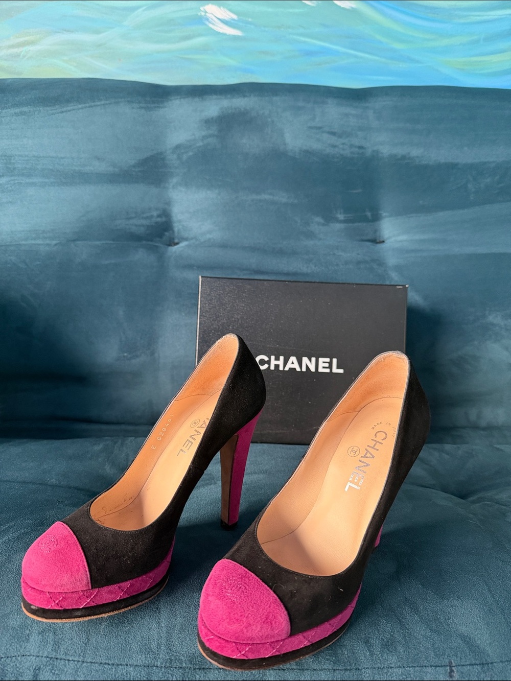 CHANEL Black and Fuchsia Suede Platform Pumps